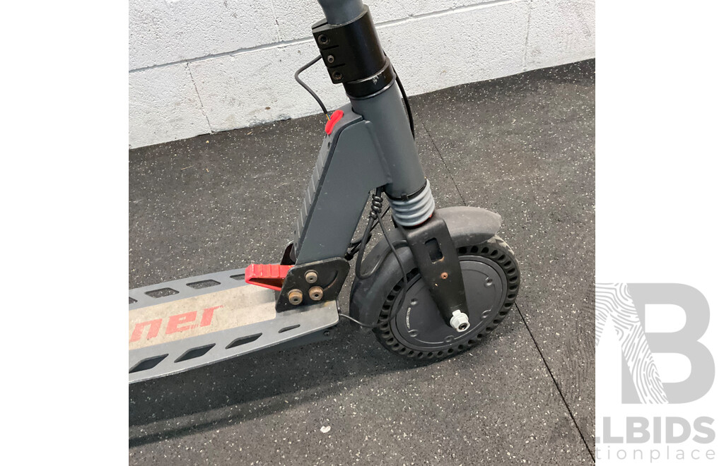 E-Runner Electric Scooter