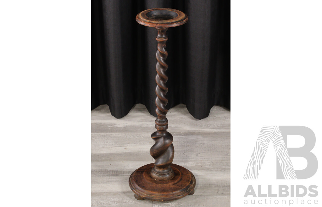 Oak Barley Twist Smokers Stand