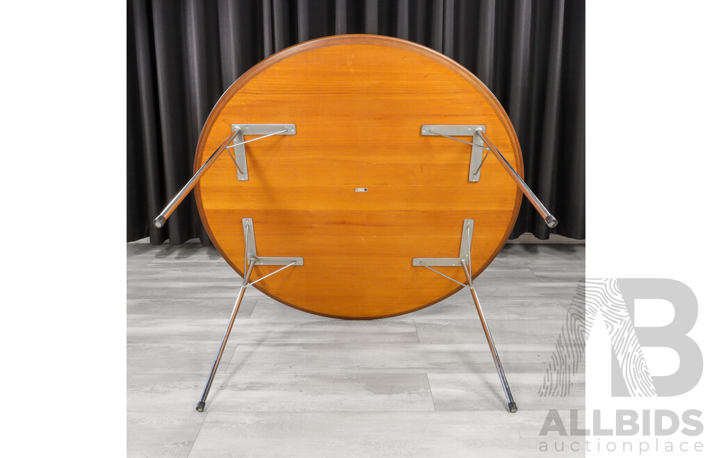 Round Model 3600 Dining Table by Arne Jacobsen for Fritz Hansen