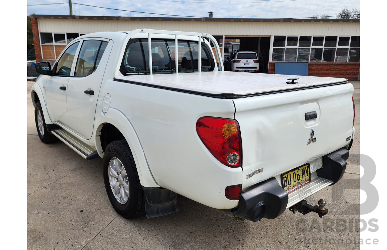 6/2013 Mitsubishi Triton GLX (4x4) MN MY13 Double Cab Utility White 2.5L