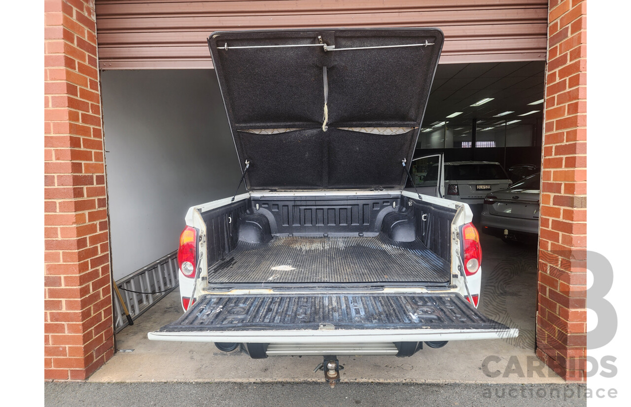 6/2013 Mitsubishi Triton GLX (4x4) MN MY13 Double Cab Utility White 2.5L