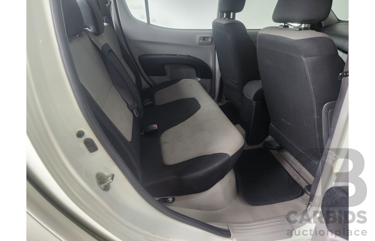 6/2013 Mitsubishi Triton GLX (4x4) MN MY13 Double Cab Utility White 2.5L