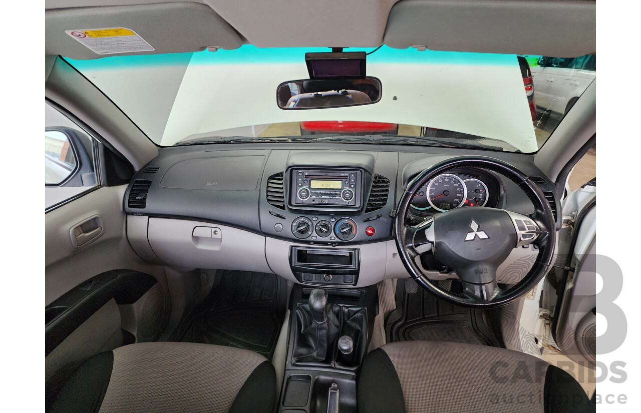6/2013 Mitsubishi Triton GLX (4x4) MN MY13 Double Cab Utility White 2.5L