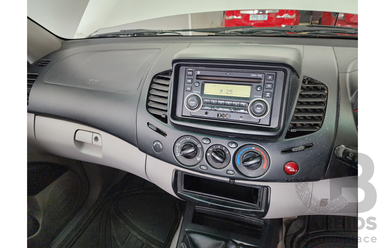 6/2013 Mitsubishi Triton GLX (4x4) MN MY13 Double Cab Utility White 2.5L