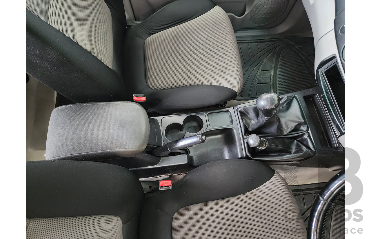 6/2013 Mitsubishi Triton GLX (4x4) MN MY13 Double Cab Utility White 2.5L