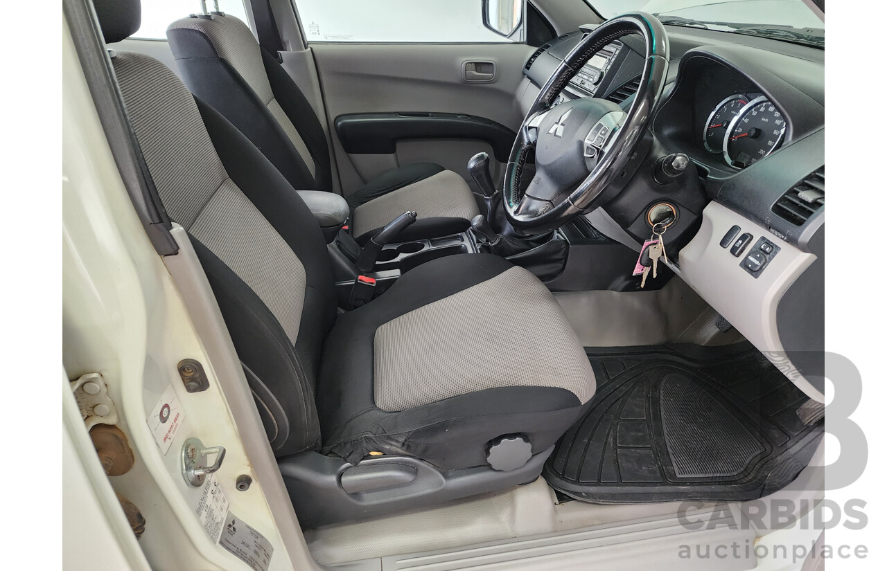 6/2013 Mitsubishi Triton GLX (4x4) MN MY13 Double Cab Utility White 2.5L