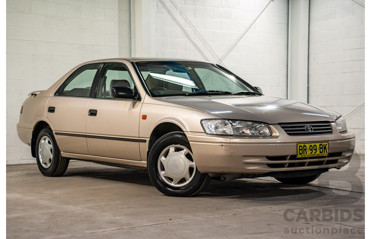 9/1999 Toyota Camry CSi SXV20R 4d Sedan Parchment Metallic 2.2L