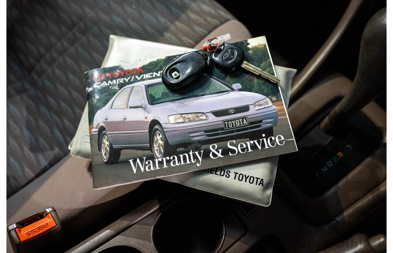 9/1999 Toyota Camry CSi SXV20R 4d Sedan Parchment Metallic 2.2L