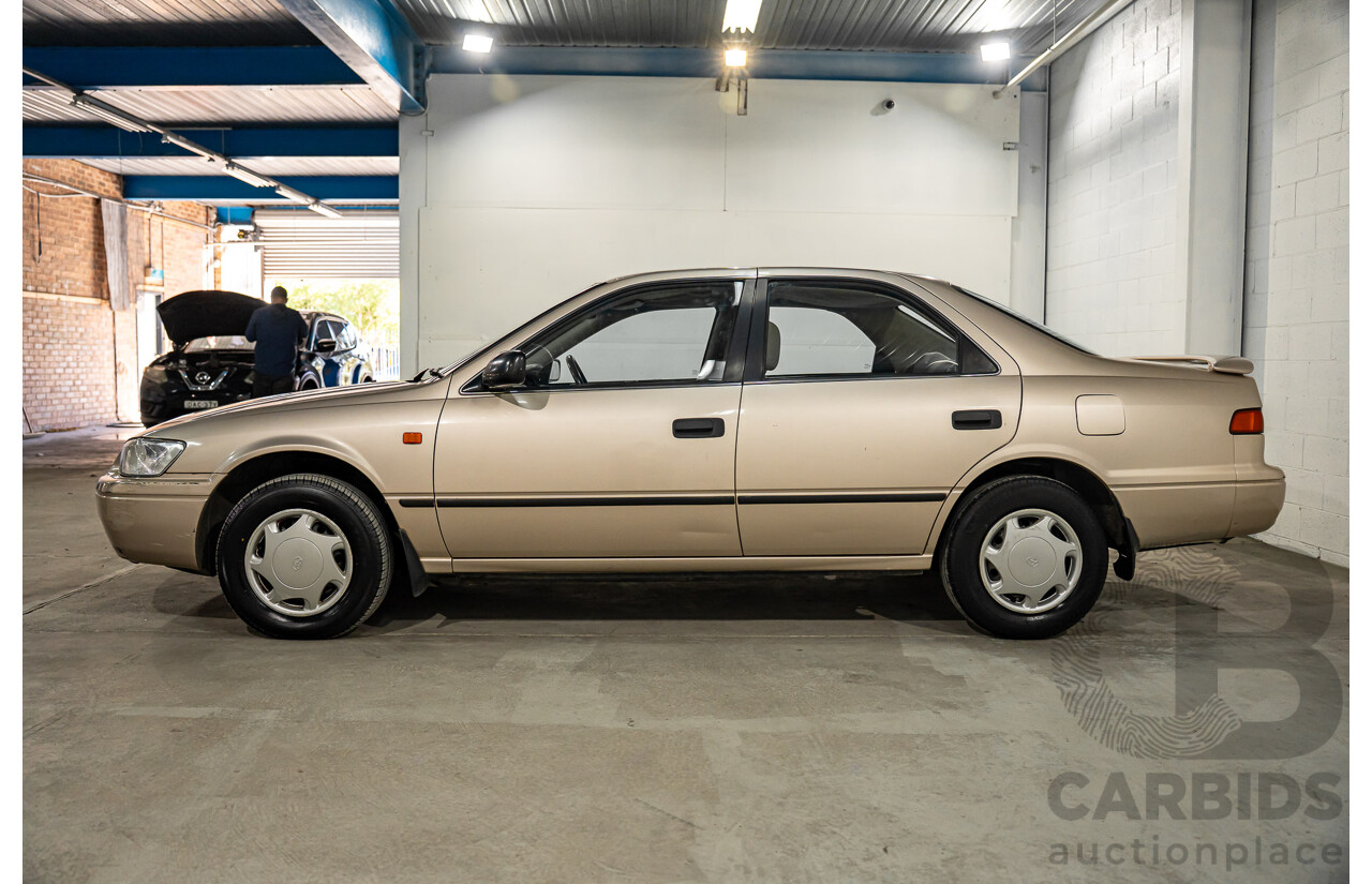9/1999 Toyota Camry CSi SXV20R 4d Sedan Parchment Metallic 2.2L