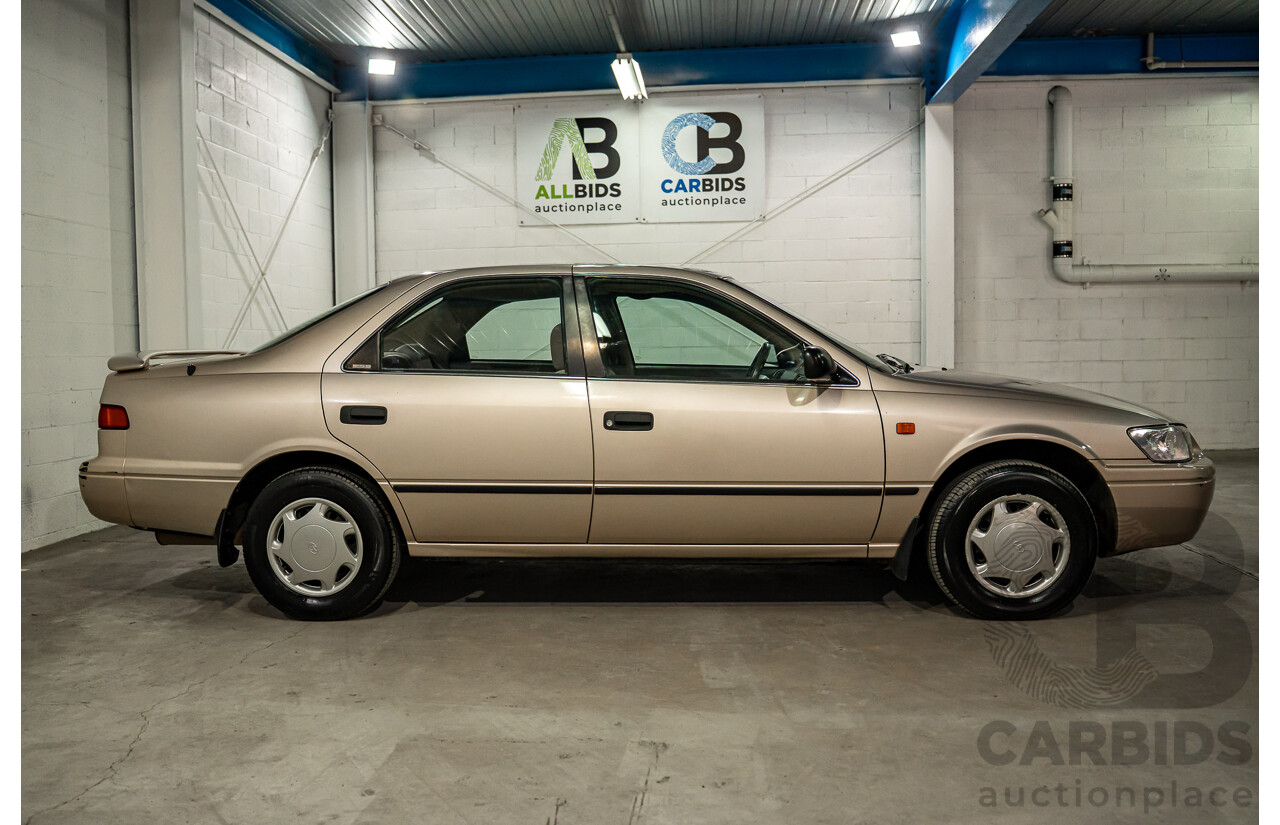 9/1999 Toyota Camry CSi SXV20R 4d Sedan Parchment Metallic 2.2L
