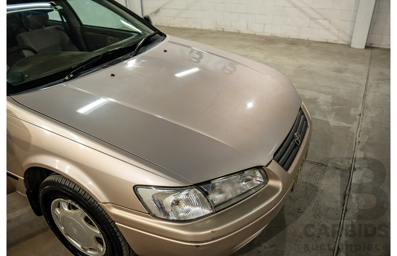 9/1999 Toyota Camry CSi SXV20R 4d Sedan Parchment Metallic 2.2L