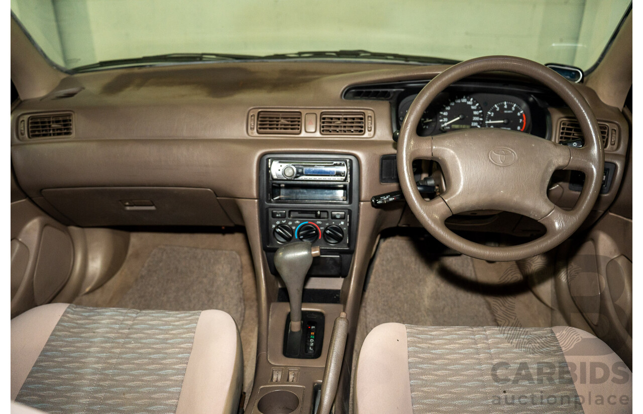 9/1999 Toyota Camry CSi SXV20R 4d Sedan Parchment Metallic 2.2L