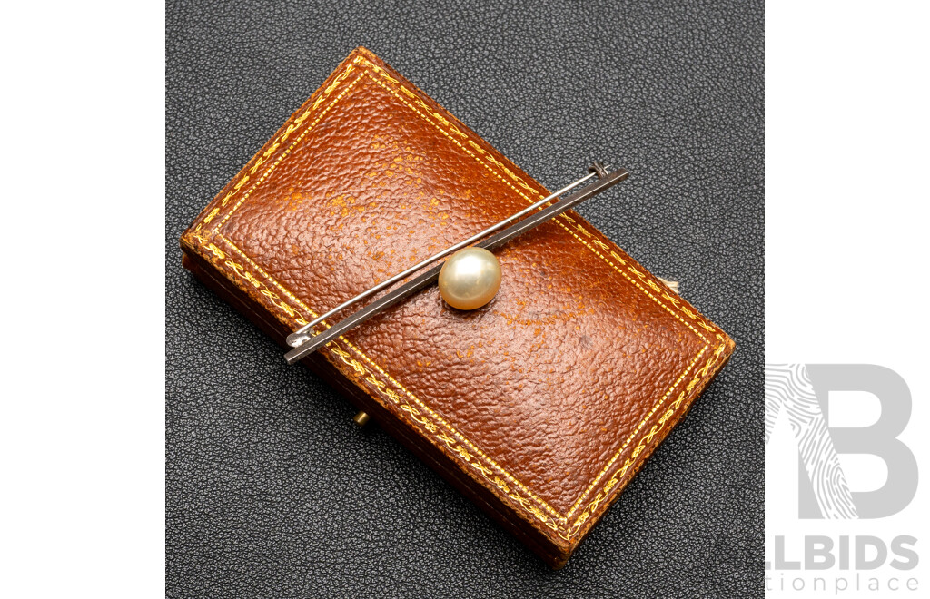 Antique Hardy Bros Ltd 18ct White Gold Bar Brooch with Button Pearl, 68mm, 4.55 Grams with Orginal Presentation Box