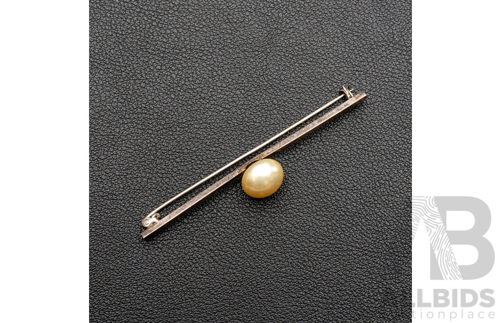 Antique Hardy Bros Ltd 18ct White Gold Bar Brooch with Button Pearl, 68mm, 4.55 Grams with Orginal Presentation Box