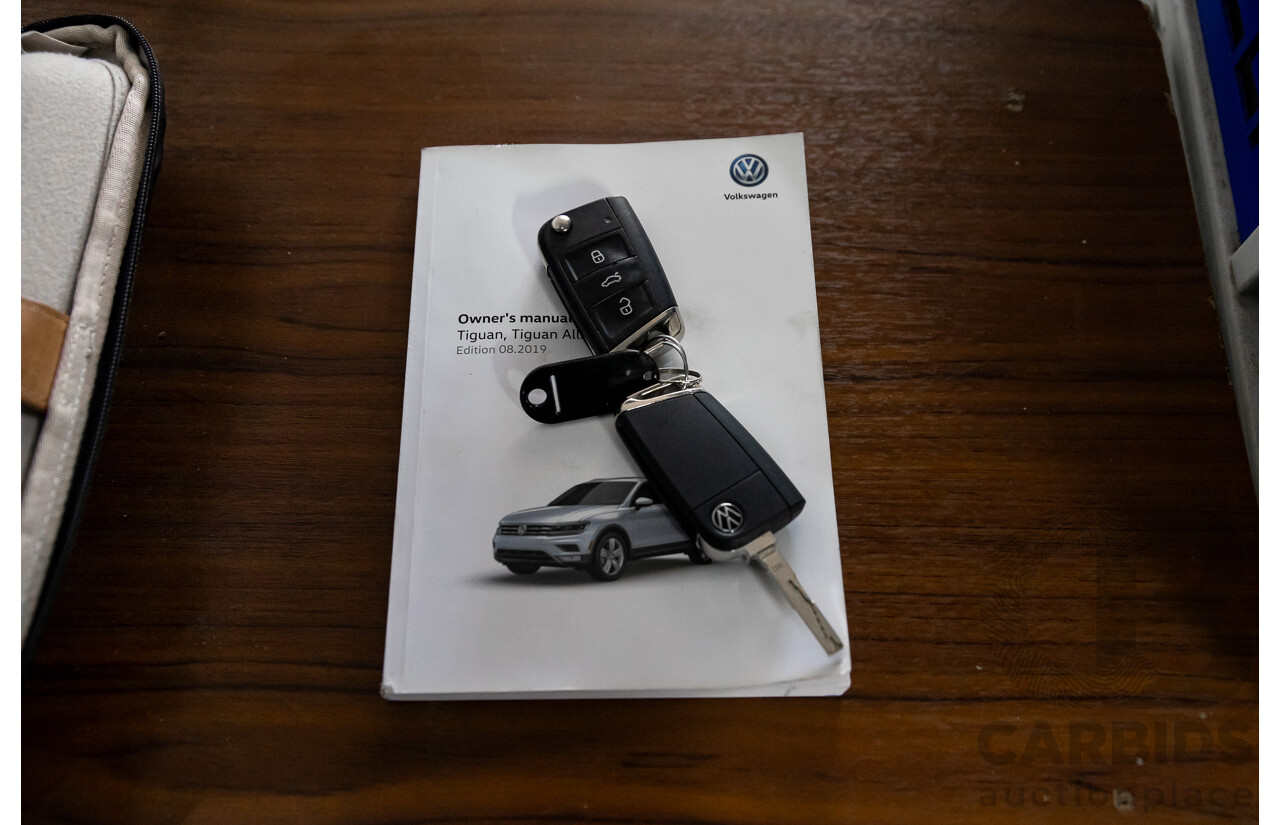 05/2017 Mercedes-Benz GLA 180 (FWD) X156 MY17.5 4d Wagon Cosmos Black Turbo 1.6L