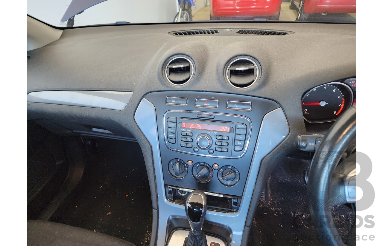 10/2014 Ford Mondeo LX MC 5d Hatchback Blue 2.3L