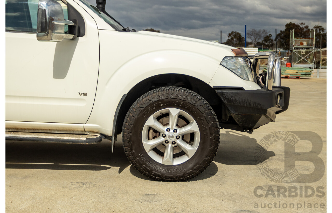 02/2014 Nissan Navara ST-X 550 (4x4) D40 MY13 Dual Cab Utility White Turbo Diesel V6 3.0L