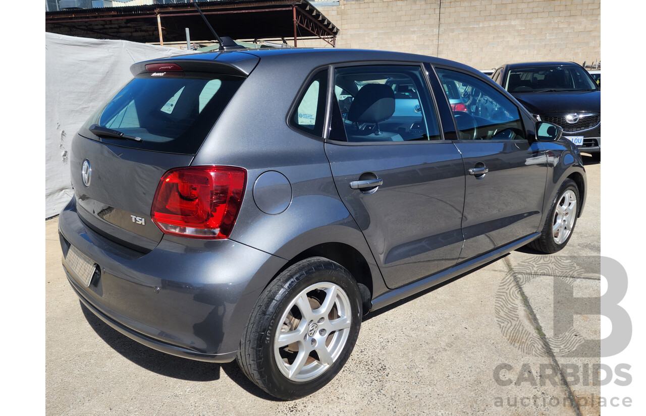 8/2013 Volkswagen Polo 77 TSI Comfortline 6R MY13.5 5d Hatchback Grey 1.2L