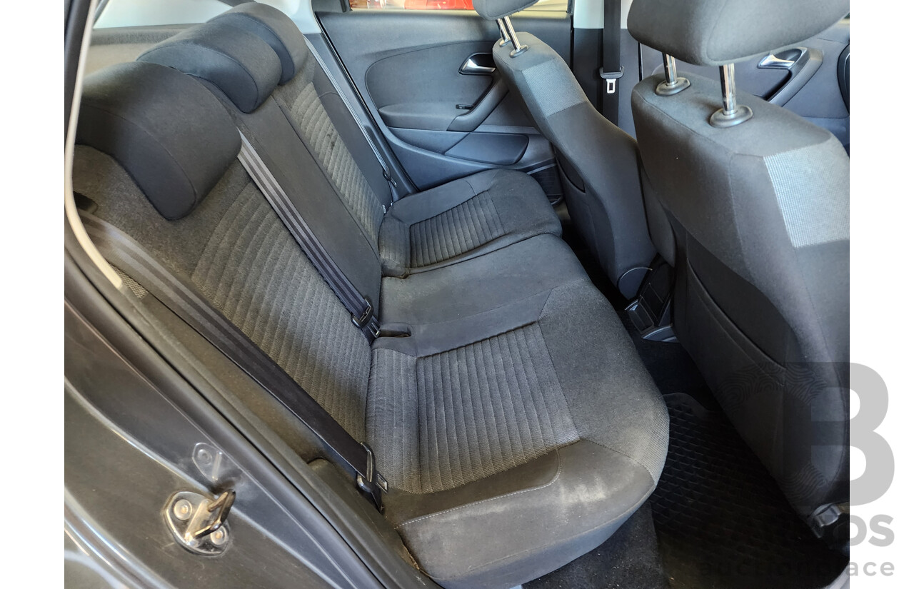 8/2013 Volkswagen Polo 77 TSI Comfortline 6R MY13.5 5d Hatchback Grey 1.2L