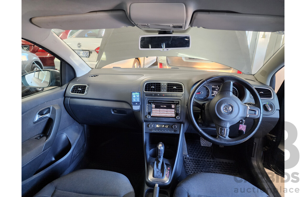 8/2013 Volkswagen Polo 77 TSI Comfortline 6R MY13.5 5d Hatchback Grey 1.2L