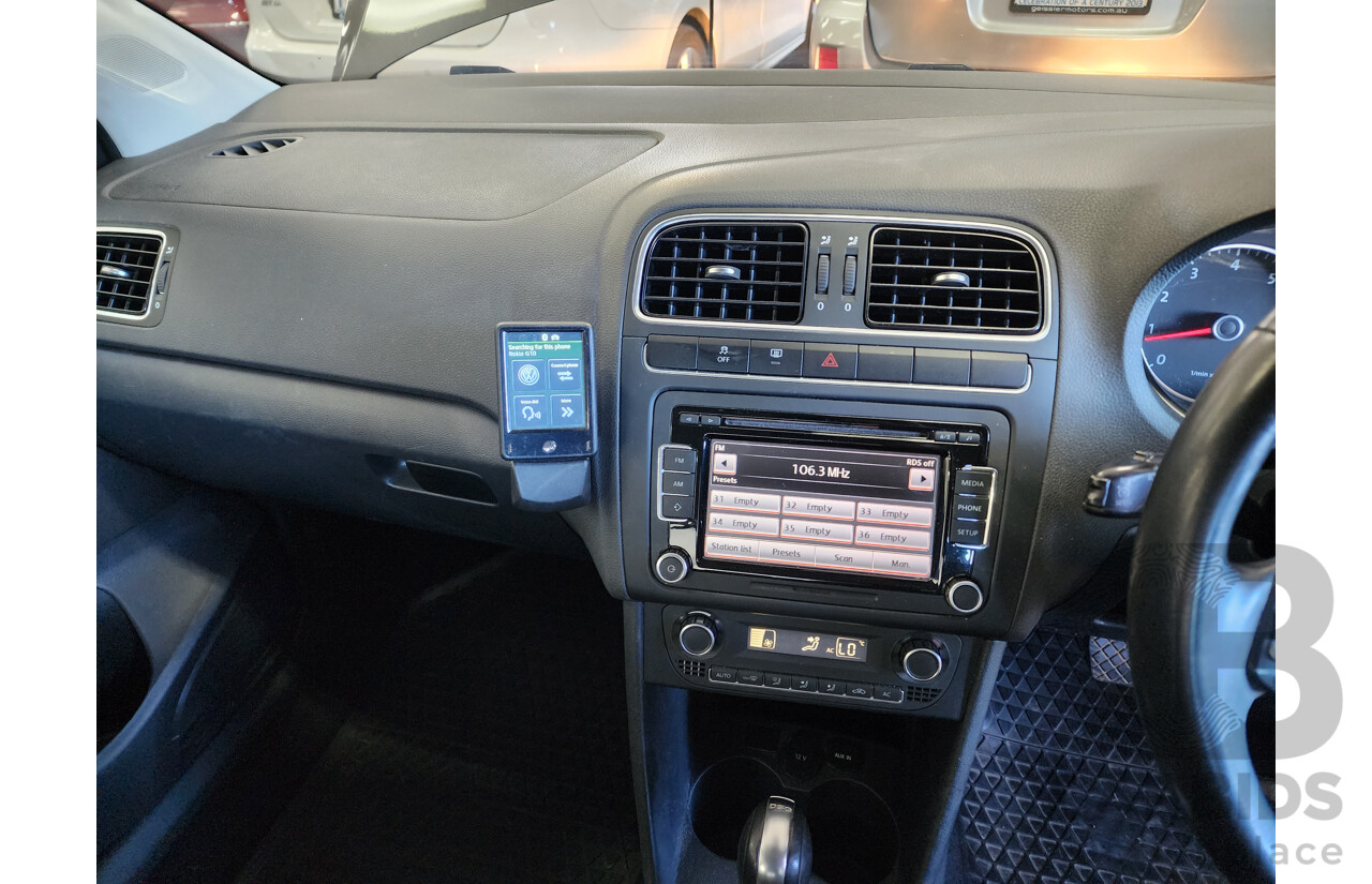 8/2013 Volkswagen Polo 77 TSI Comfortline 6R MY13.5 5d Hatchback Grey 1.2L