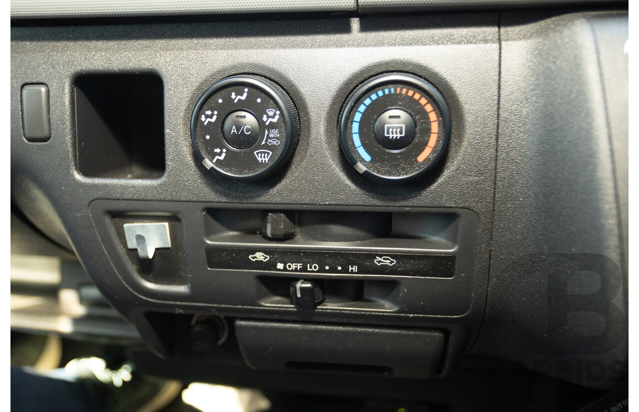 1/2012 Toyota Hiace LWB KDH206V (4x4) MY12 4d Van Silver Turbo Diesel 3.0L - Import