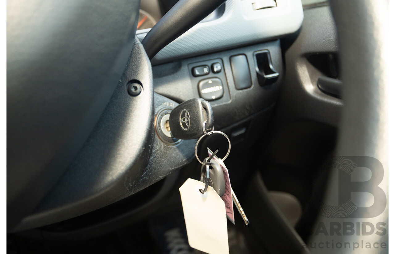 1/2012 Toyota Hiace LWB KDH206V (4x4) MY12 4d Van Silver Turbo Diesel 3.0L - Import