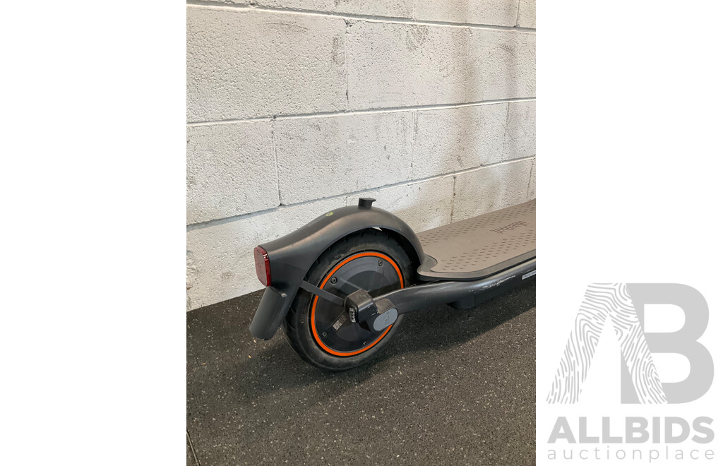 Segway Ninebot Kickscooter F65l Electric Scooter - Black