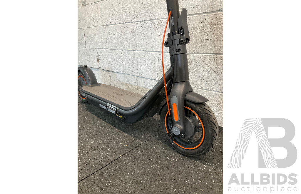 Segway Ninebot Kickscooter F65l Electric Scooter - Black