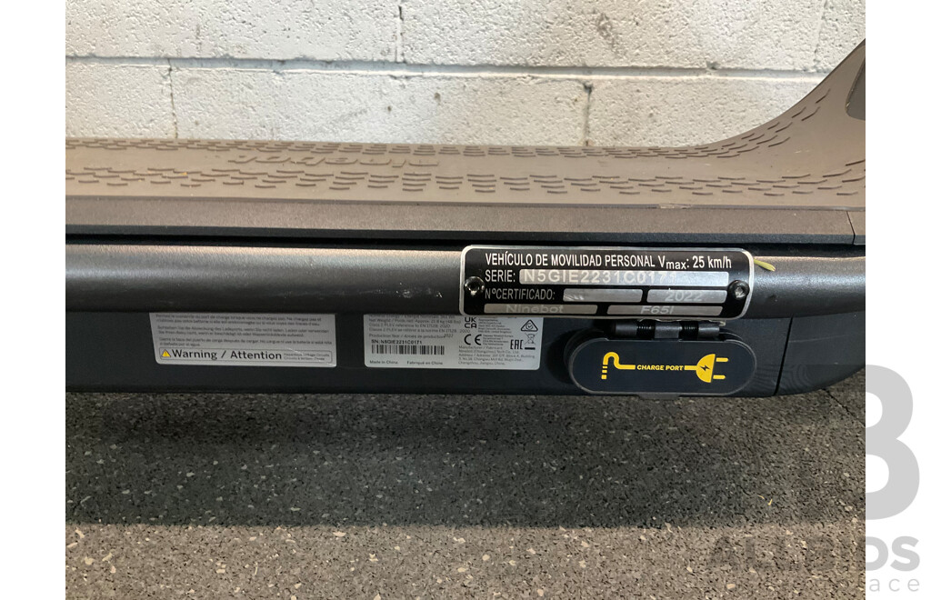 Segway Ninebot Kickscooter F65l Electric Scooter - Black