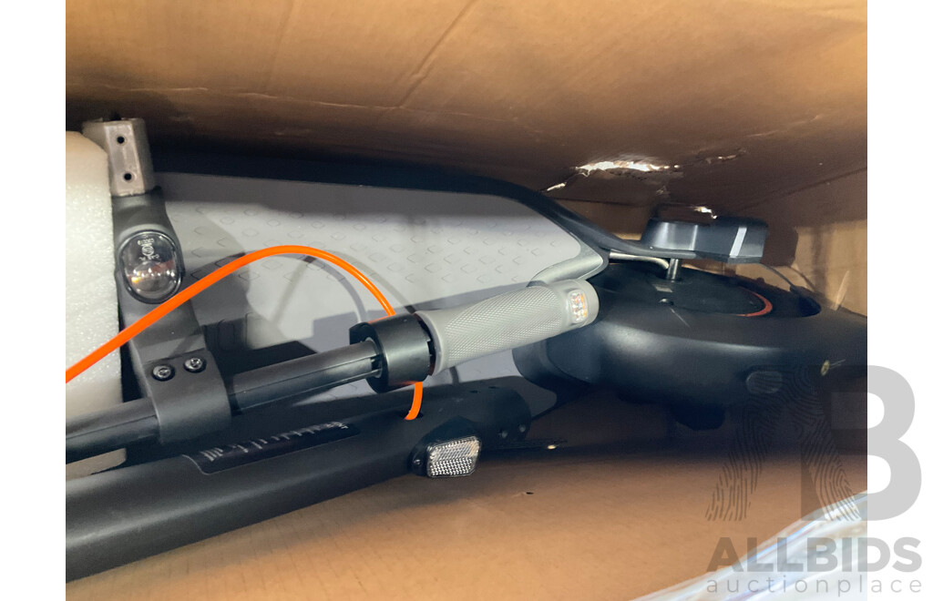 Segway Ninebot Kickscooter F65l Electric Scooter - Black