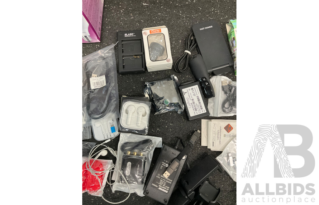 Assorted Accessories and Cables, Including 15A Lead, Light Bulbs, Earpods, NAVIG(8)R Watch and More