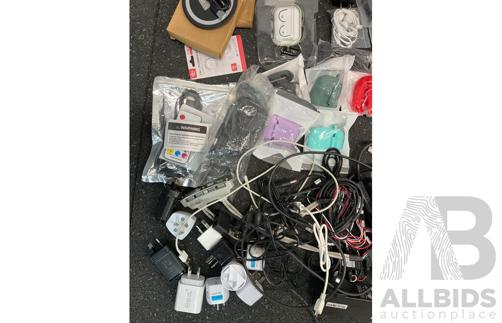 Assorted Accessories and Cables, Including 15A Lead, Light Bulbs, Earpods, NAVIG(8)R Watch and More