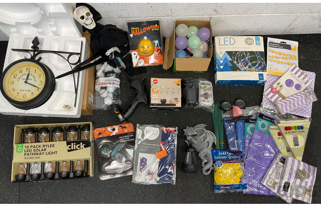 Assorted Halloween Decor