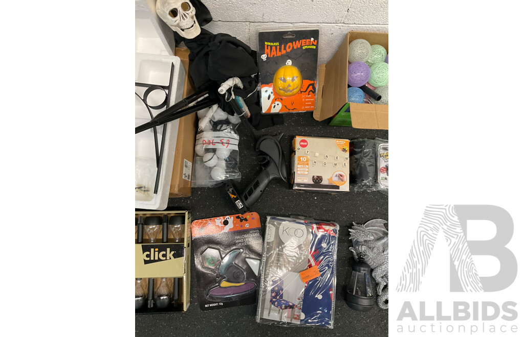 Assorted Halloween Decor