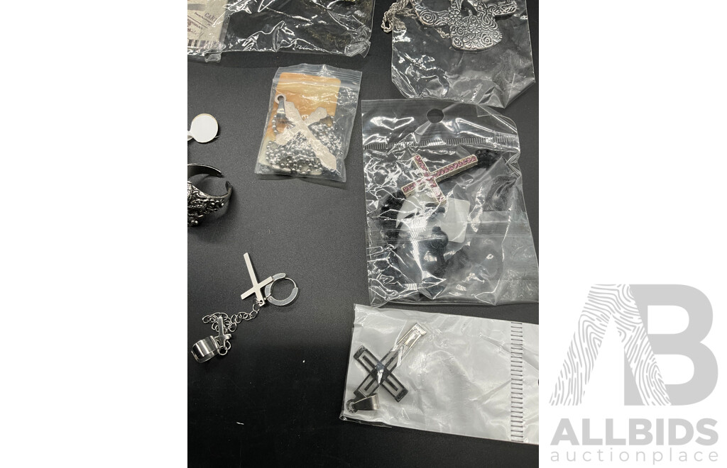 Assorted Costume Jewellery - Lot of 26