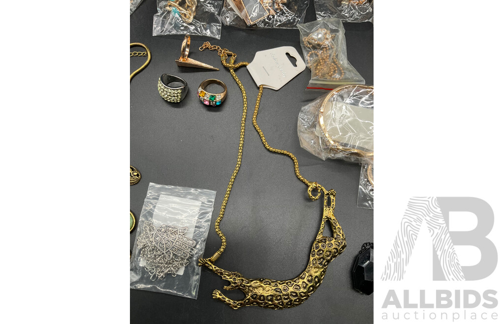 Assorted Costume Jewellery - Lot of 23