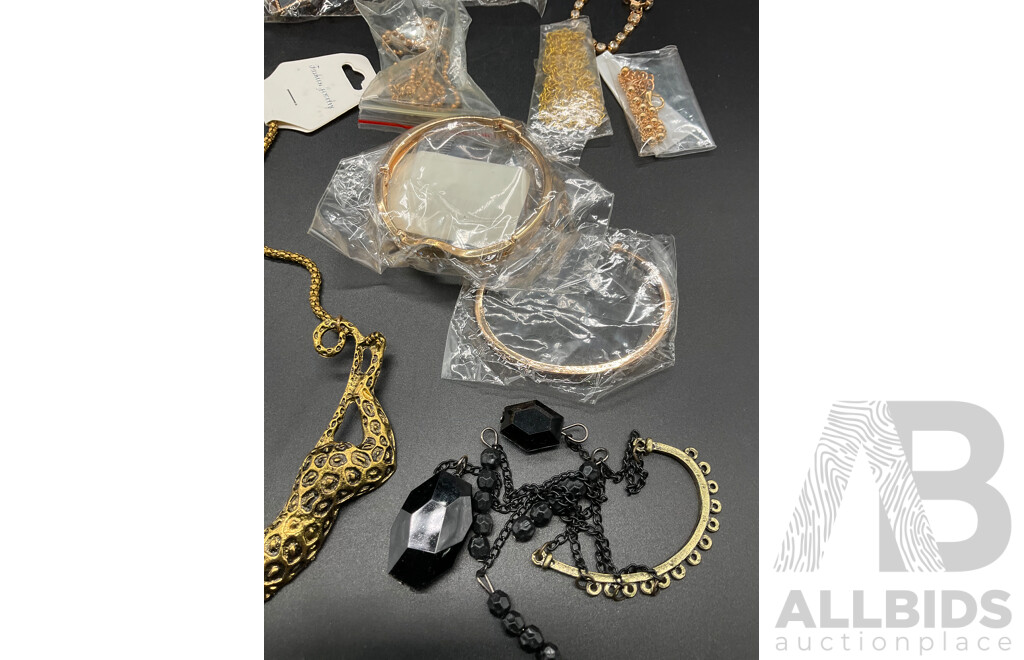 Assorted Costume Jewellery - Lot of 23