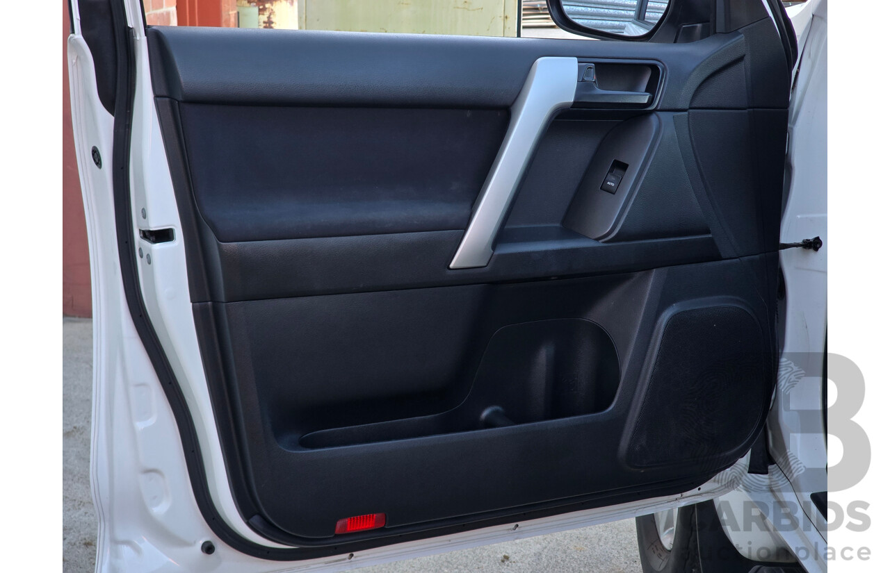 6/2016 Toyota Landcruiser Prado GXL (4x4) GDJ150R MY16 4d Wagon Glacier White Turbo Diesel 2.8L - 7 Seater