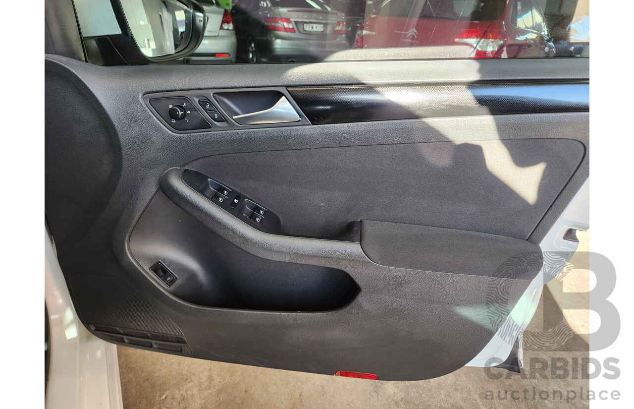 7/2012 Volkswagen Jetta 103 TDI Comfortline 1KM MY12 4d Sedan White 2.0L