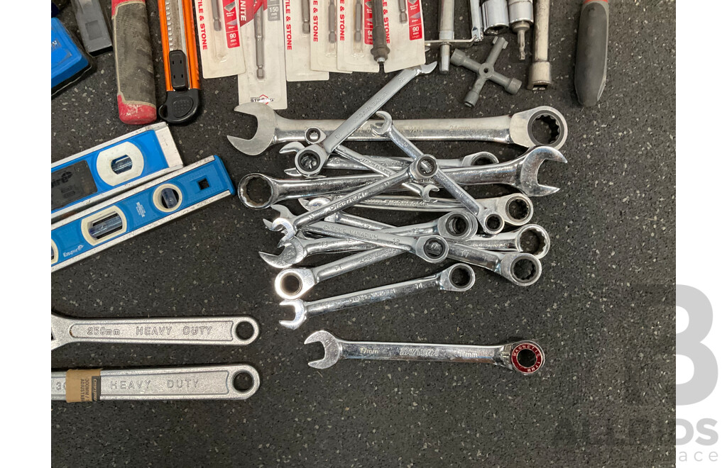 MILWAUKEE Packout Open Tote with Assorted Tools