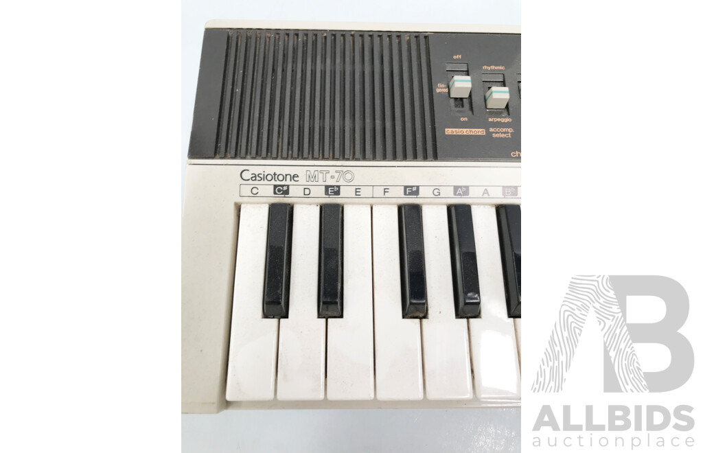 Casio MT-70 Casiotone 49-Key Synthesizer