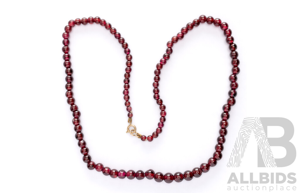 9ct Vintage Slightly Graduating Garnet Beaded Necklace, 48cm, with Gold Hallmarked Bolt Ring Clasp