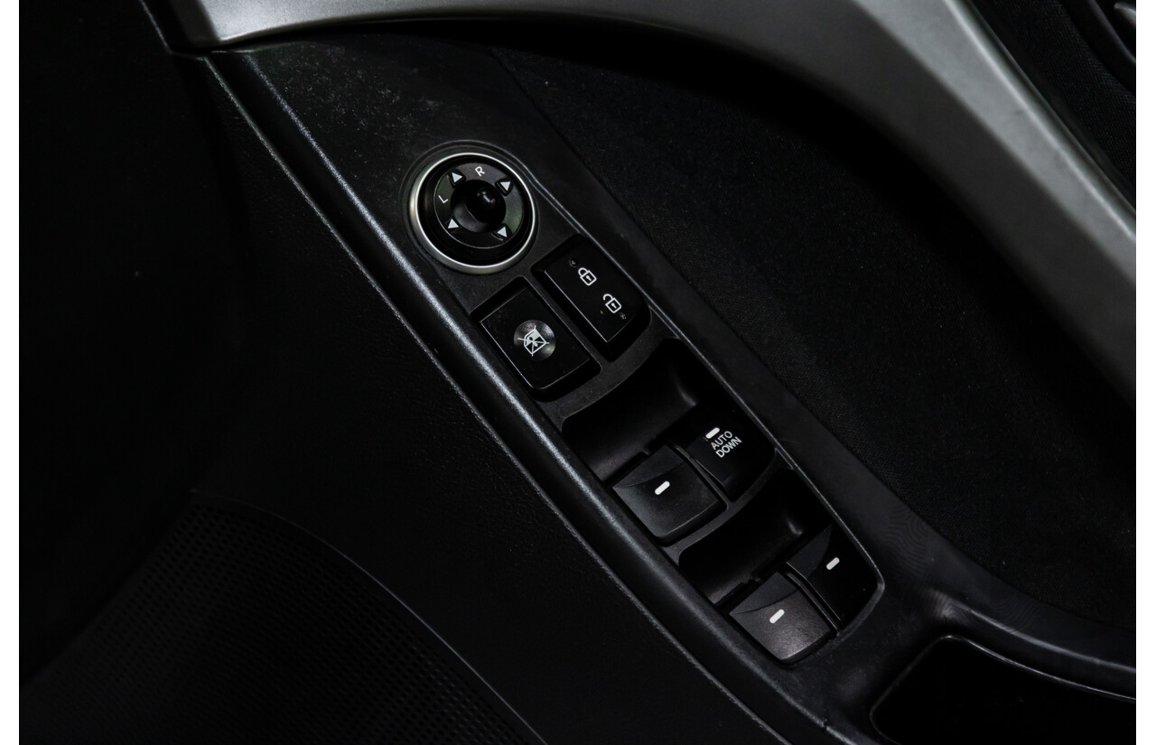 10/2015 Hyundai Elantra Active MD Series 2 (MD3) 4d Sedan Polar White 1.8L