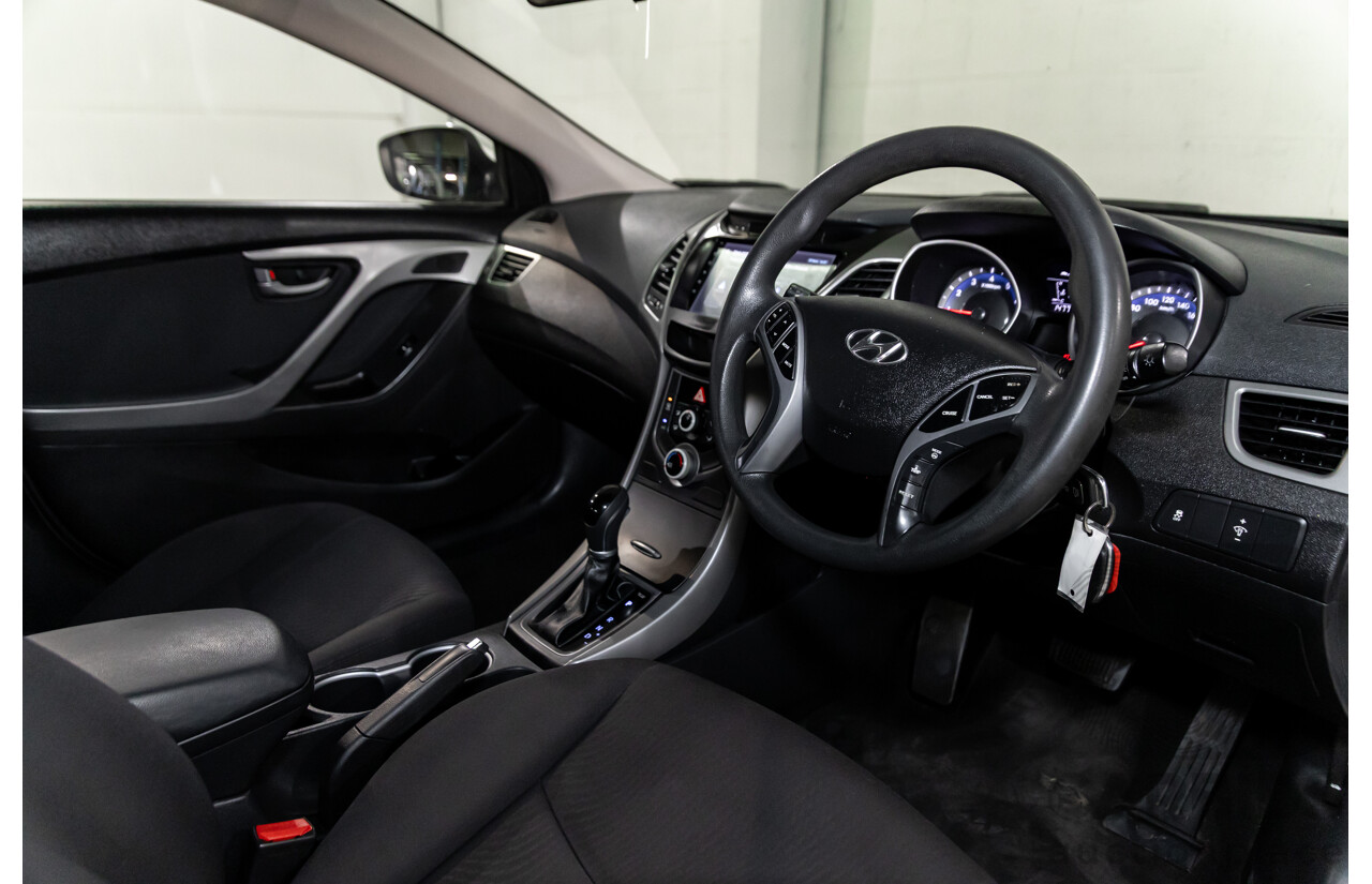 10/2015 Hyundai Elantra Active MD Series 2 (MD3) 4d Sedan Polar White 1.8L