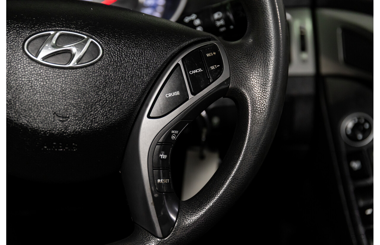 10/2015 Hyundai Elantra Active MD Series 2 (MD3) 4d Sedan Polar White 1.8L