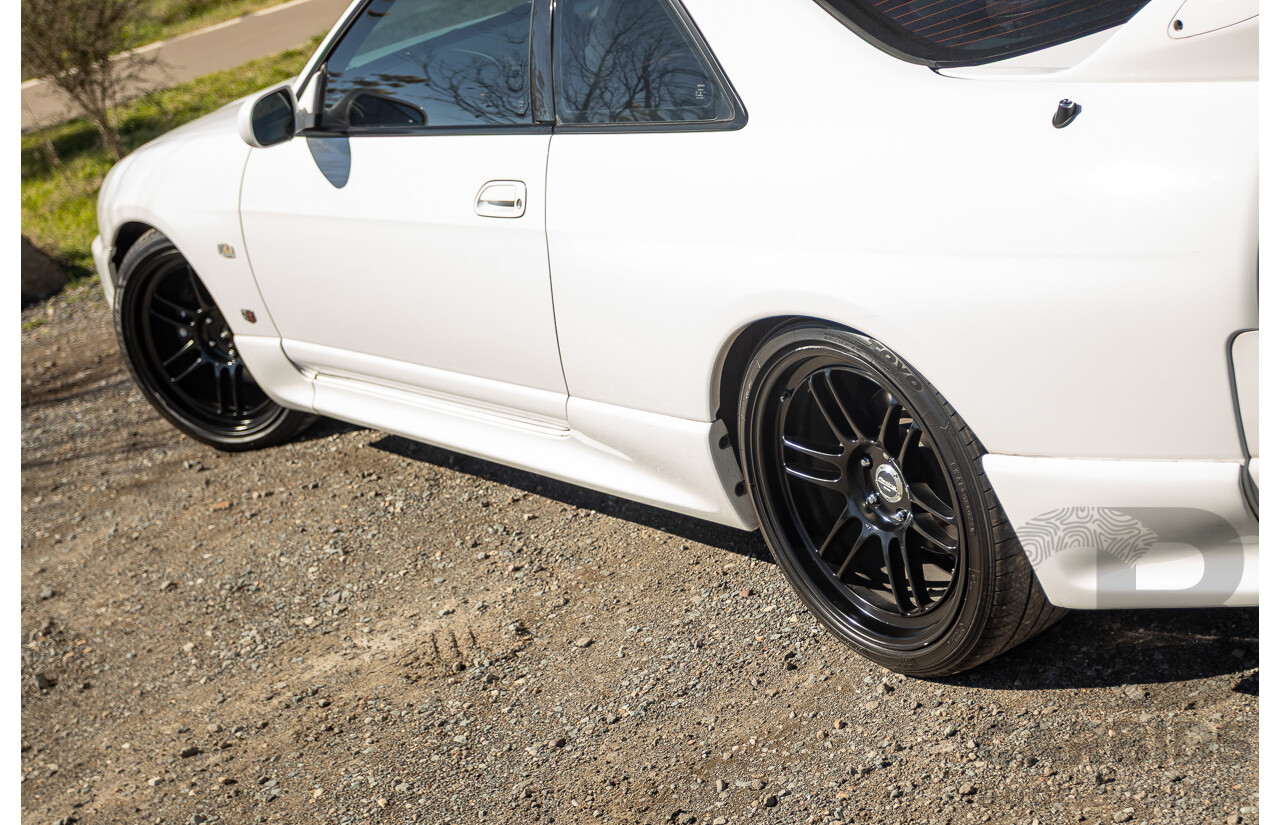 04/1997 Nissan Skyline R33 GT-R Series 3 BNR33 (AWD) 2d Coupe QM1 Polar White Turbo 2.6L - Modified 850hp+ - 05/2009 Import