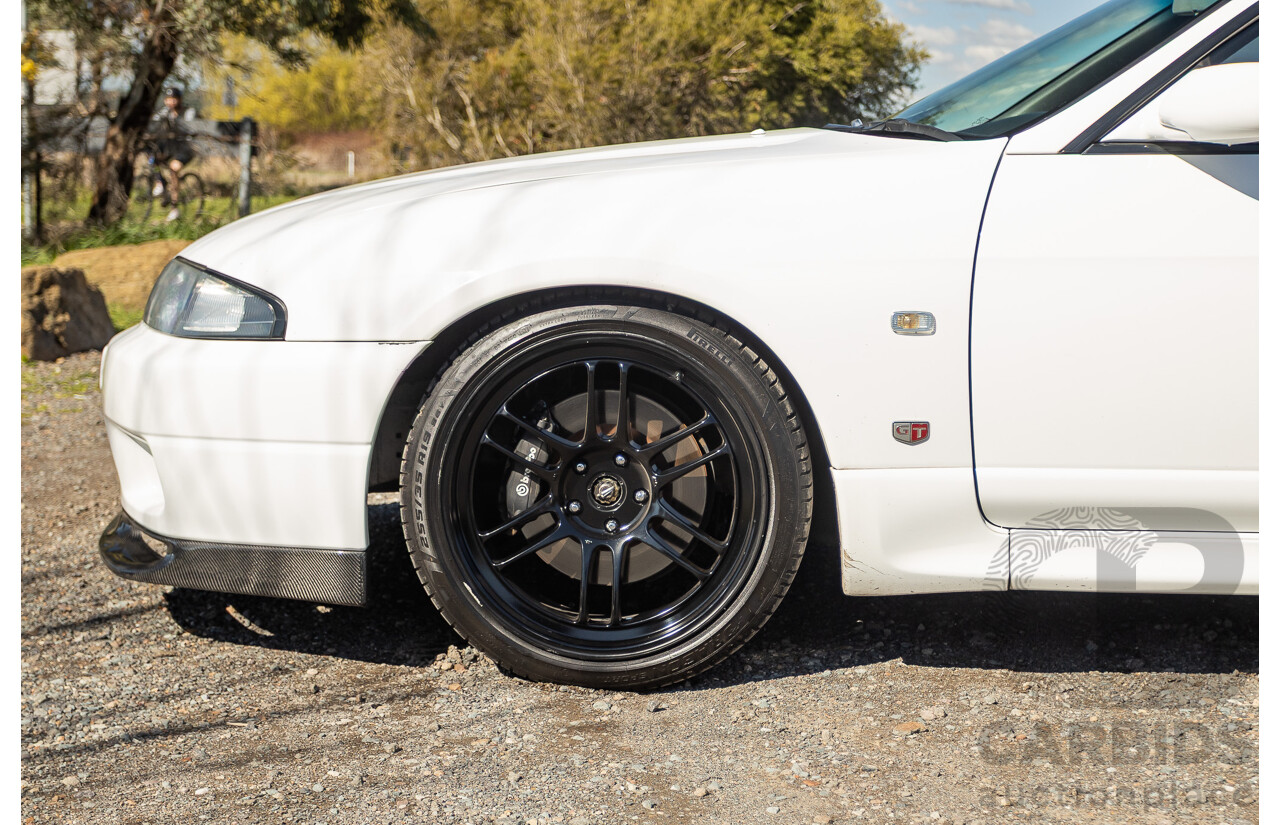 04/1997 Nissan Skyline R33 GT-R Series 3 BNR33 (AWD) 2d Coupe QM1 Polar White Turbo 2.6L - Modified 850hp+ - 05/2009 Import