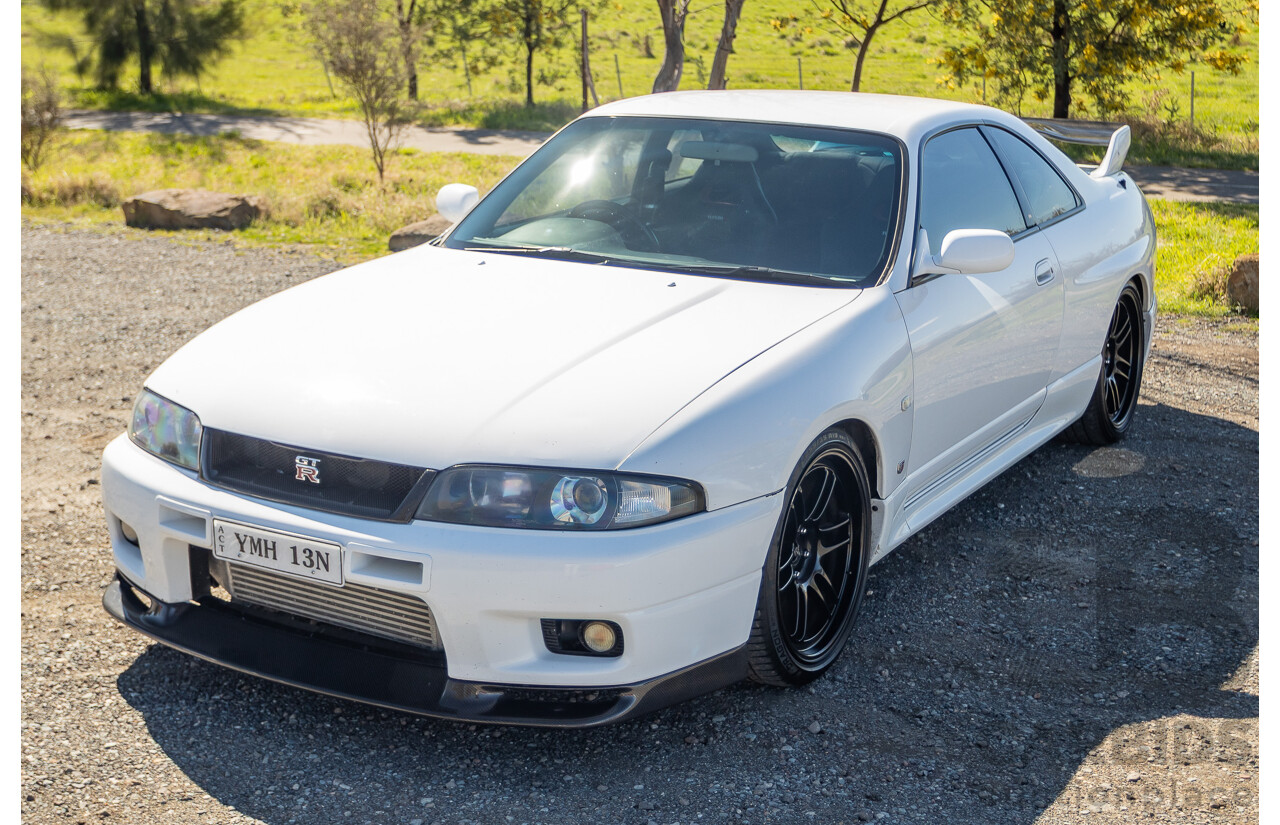 04/1997 Nissan Skyline R33 GT-R Series 3 BNR33 (AWD) 2d Coupe QM1 Polar White Turbo 2.6L - Modified 850hp+ - 05/2009 Import
