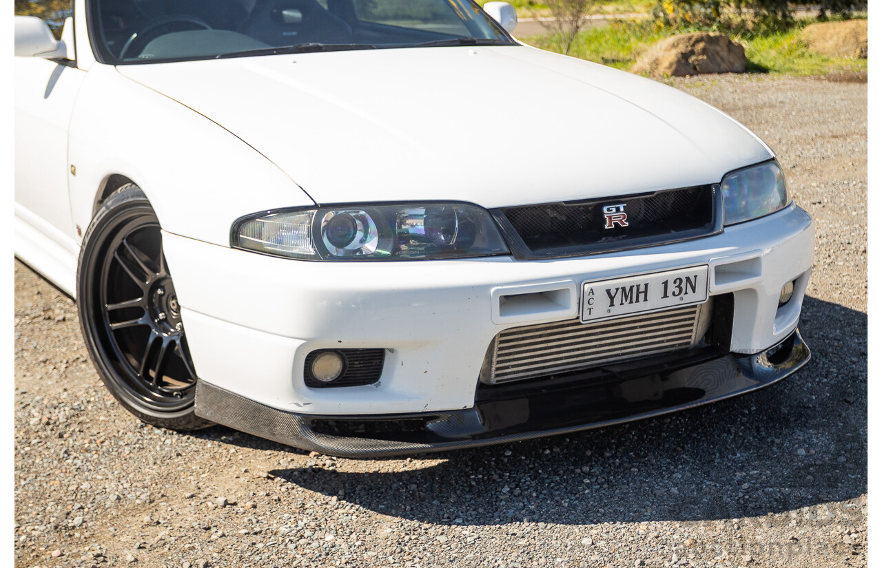 04/1997 Nissan Skyline R33 GT-R Series 3 BNR33 (AWD) 2d Coupe QM1 Polar White Turbo 2.6L - Modified 850hp+ - 05/2009 Import
